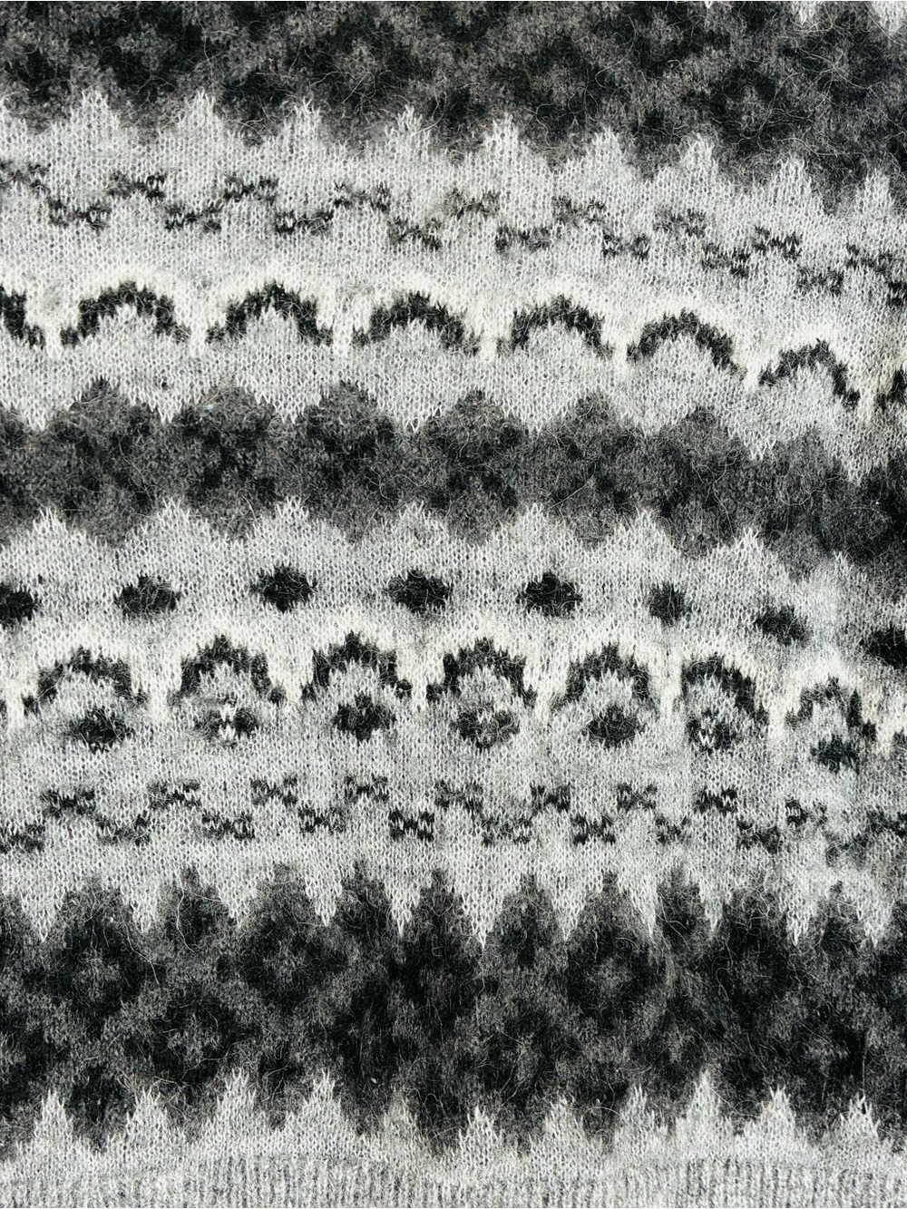 Vince grey and black fairisle alpaca blend v-neck cardigan sweater. Medium. - Picture 7 of 8